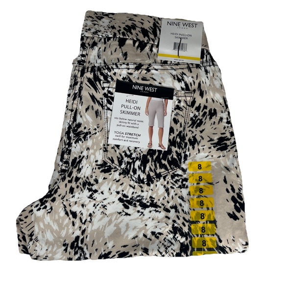 Nine West Pants - Nine West Heidi Pull-on Skimmer shorts Yoga‎ Stretch Skinny fit mid rise leopard